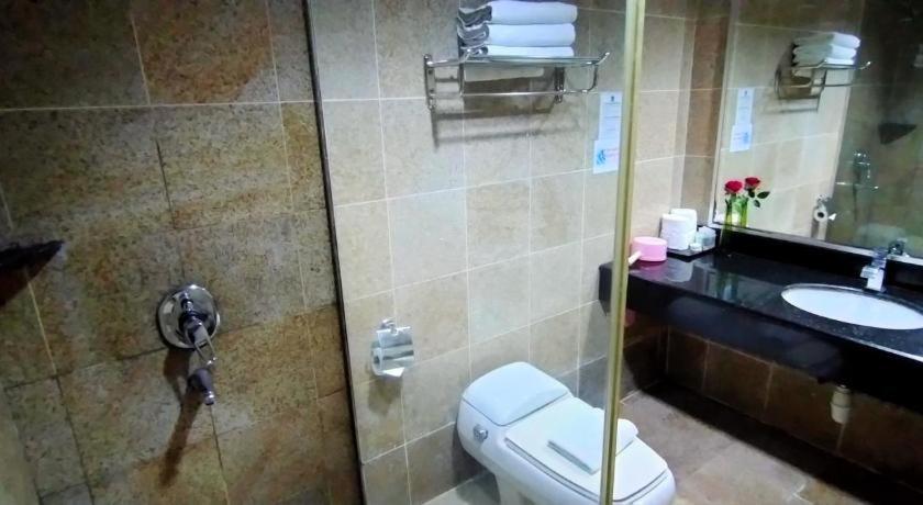 Td Plaza Hotel Kota Kinabalu Exterior foto