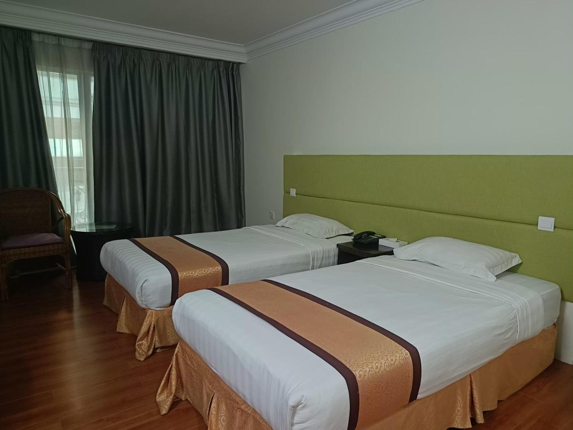 Td Plaza Hotel Kota Kinabalu Exterior foto