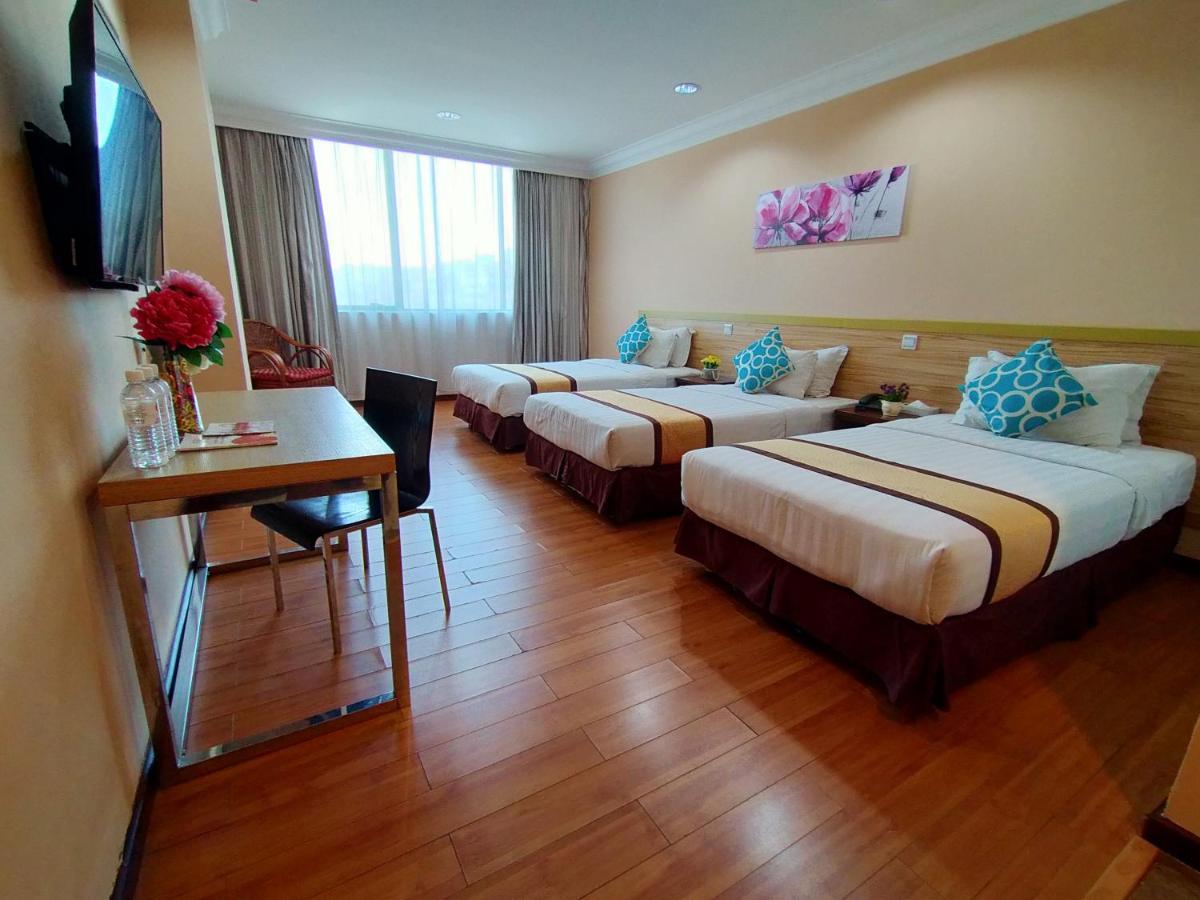 Td Plaza Hotel Kota Kinabalu Exterior foto